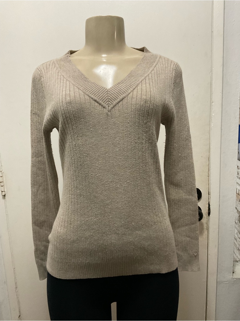 Merona women’s 2000s V-Neck Long Sleeve Sweater beige top size L
